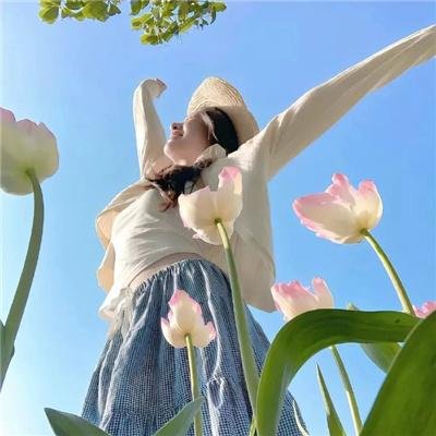 窗中女孩